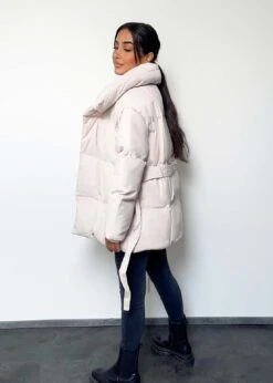 Winterjacke -NAHA Damenmode Beigekurzejackehinten 0d641c83 0547 45b7 a63b 94a23be318bd