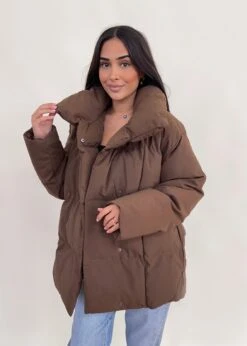 Winterjacke -NAHA Damenmode Facetune 05 09 2023 14 01 41