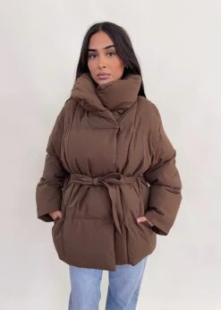 Winterjacke -NAHA Damenmode Facetune 05 09 2023 14 02 31