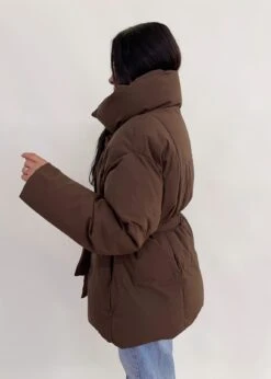 Winterjacke -NAHA Damenmode Facetune 05 09 2023 14 02 59