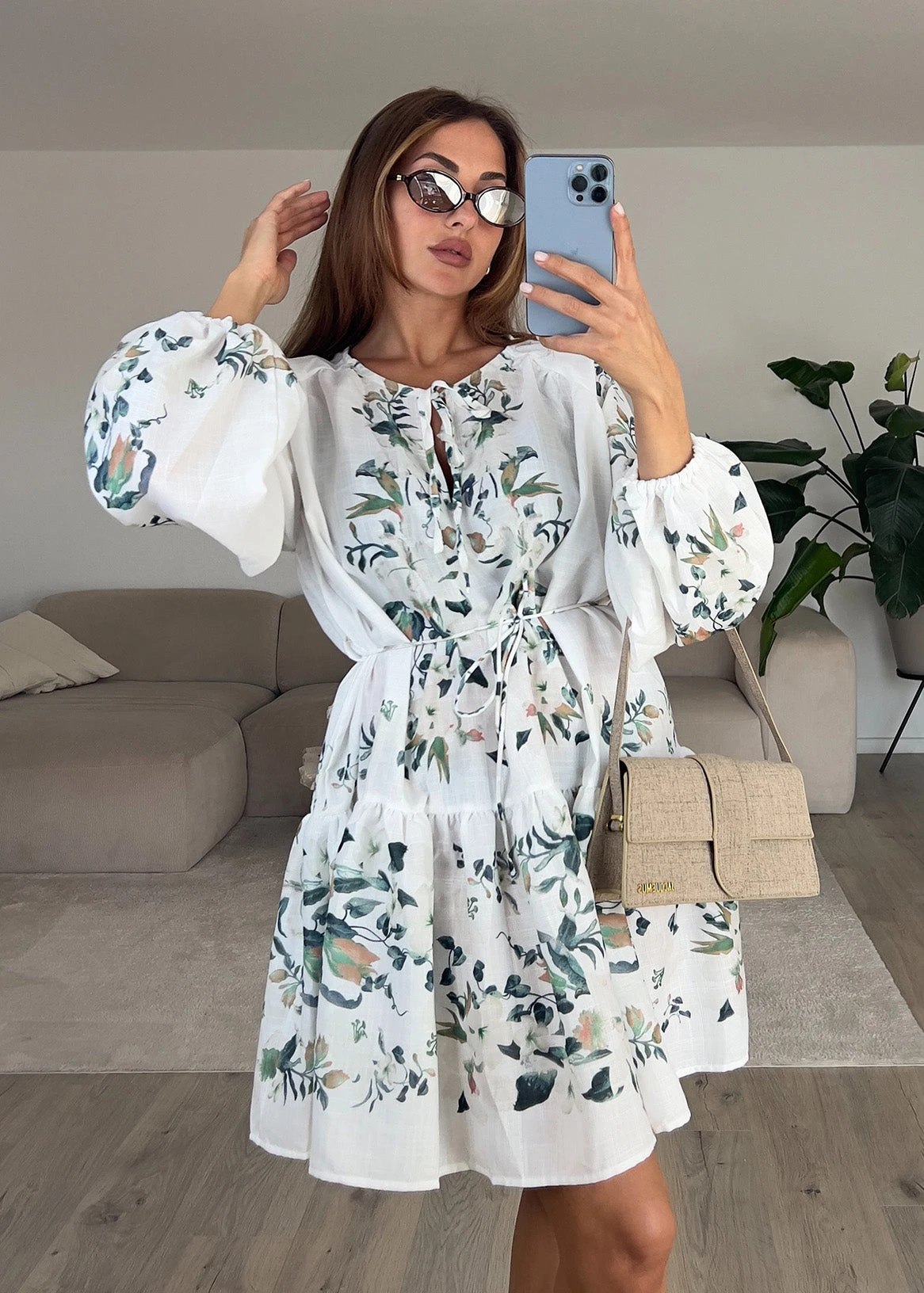 Minikleid Mit Blumenmuster 7 Minikleid Mit Blumenmuster – Bild 5