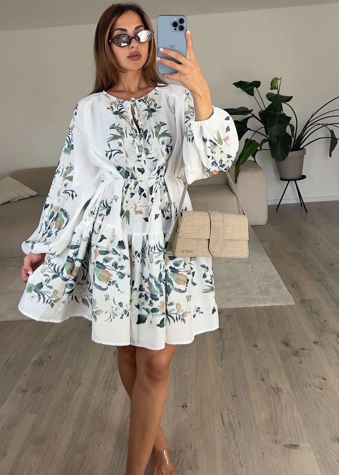 Minikleid Mit Blumenmuster 5 Minikleid Mit Blumenmuster – Bild 3