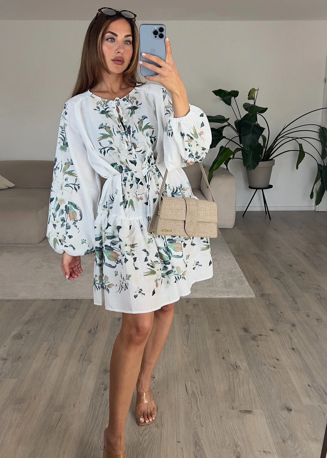 Minikleid Mit Blumenmuster 8 Minikleid Mit Blumenmuster – Bild 6