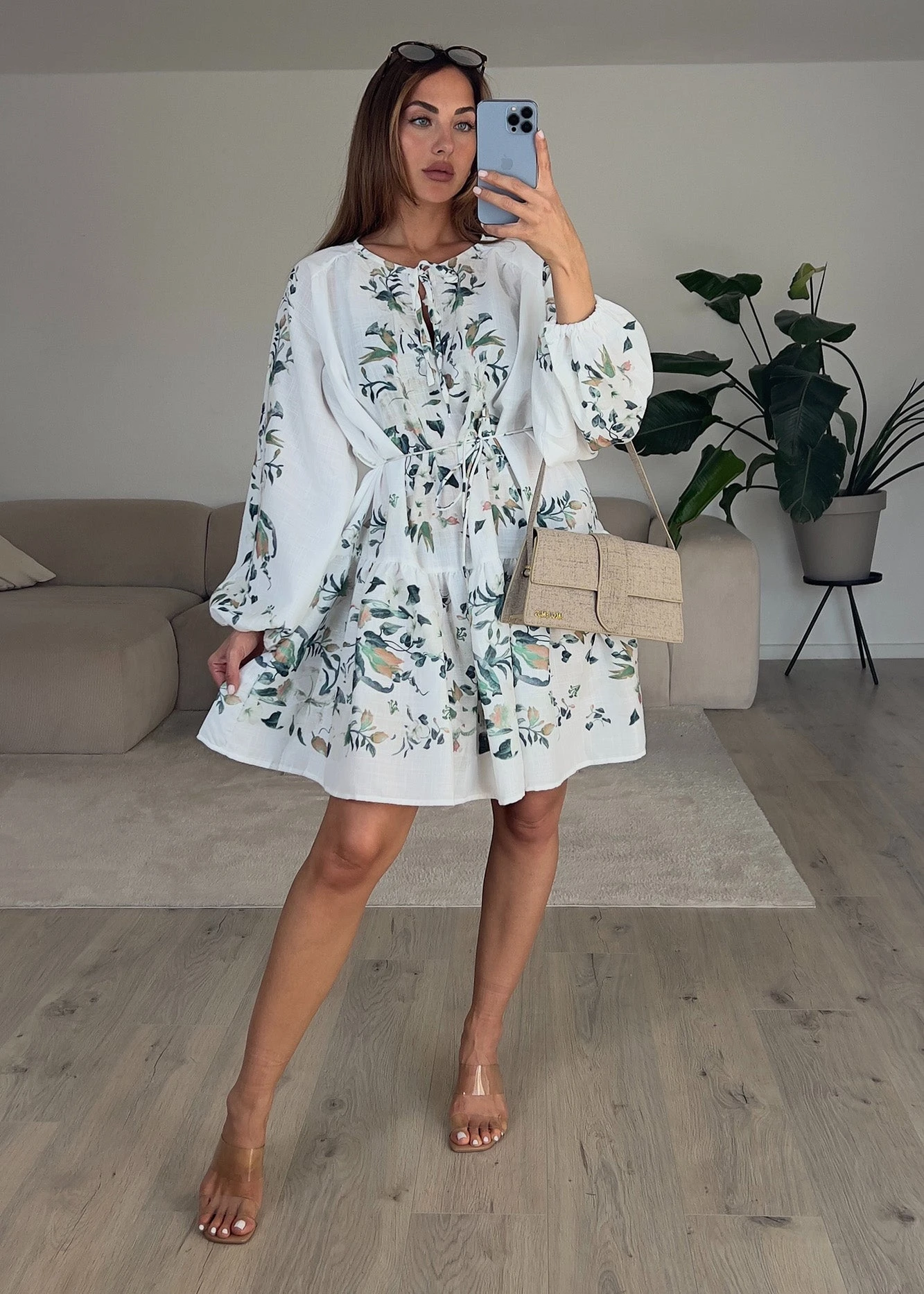 Minikleid Mit Blumenmuster 4 Minikleid Mit Blumenmuster – Bild 2