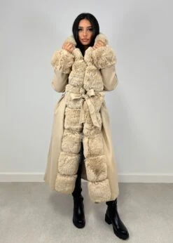 Langer Mantel Mit Kunstpelz