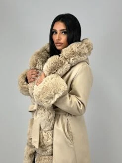 Langer Mantel Mit Kunstpelz -NAHA Damenmode IMG 0609