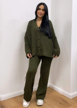 Strick-Set Aus Cardigan Und Hose