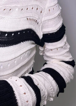 Strickkleid Mit Gestreiftem Muster -NAHA Damenmode IMG 1505 ce1a8826 ea66 432c 9a6c a20f8d9c52ed