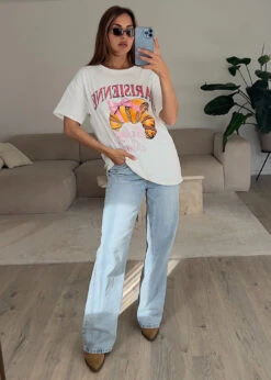 Oversize T-Shirt Mit Croissant Print -NAHA Damenmode IMG 2003 20f4ad2e 9e6d 4ec7 a320 325d41cc2801