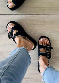 Sandalen Mit Kontrastnähten -NAHA Damenmode IMG 2413