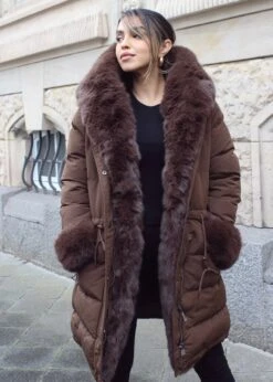 Jacke Mit Extra Großem Kunstfell