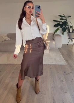 Satin Midirock -NAHA Damenmode IMG 7819 1 1 22c1922f c03d 4a43 ba97 dab168dc298c