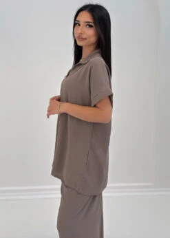 Luftiges Set Mit Hemdkragen -NAHA Damenmode Luftiges Set mit Hemdkragen Taupe