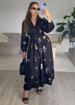 Spitzenkleid Mit Blumenmuster