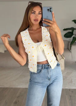 Gehäkelte Weste Mit Blumenmuster