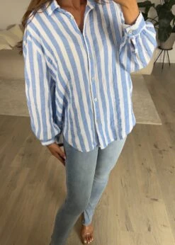 Gestreifte Musselin Bluse -NAHA Damenmode oversize bluse baumwolle blau weiss naha detail