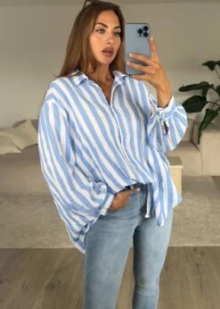 Gestreifte Musselin Bluse -NAHA Damenmode oversize bluse baumwolle blau weiss naha front