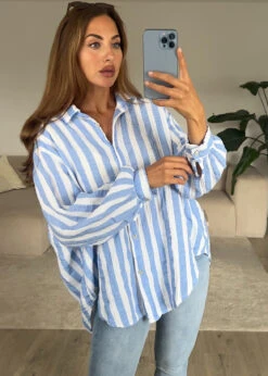 Gestreifte Musselin Bluse -NAHA Damenmode oversize bluse baumwolle blau weiss naha front 2