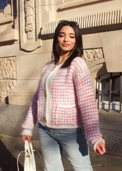 Gemusterte Strickjacke